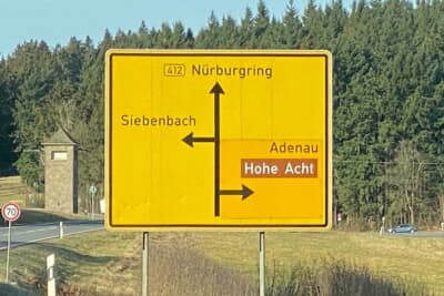 フランクフルト国際空港からアウトバーンを降りて、ニュルブルクリンク方面へ