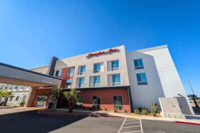 この日の宿は全米チェーンのハンプトン・イン・ニードルス