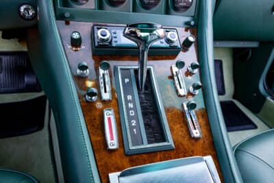 9万2000ユーロ（邦貨換算約1470万円）で落札されたフェラーリ「400i オートマチック」（C）Bonhams