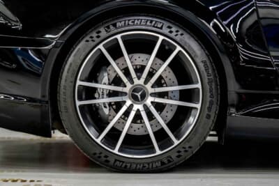 25万ドル〜35万ドル（邦貨換算約3730万円〜5220万円）で現在も販売中のメルセデス・ベンツ「SL65 AMG ブラックシリーズ」（C）Courtesy of RM Sotheby's