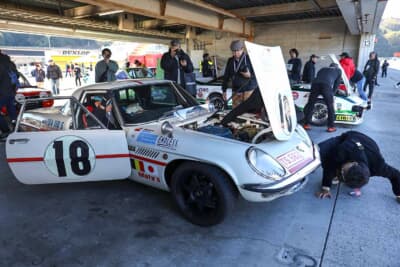 マツダ コスモスポーツもサーキットを疾走
