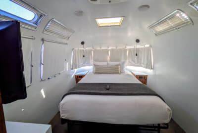 奥のベッドルームも広くて豪華だ