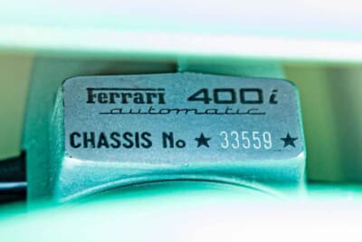 9万2000ユーロ（邦貨換算約1470万円）で落札されたフェラーリ「400i オートマチック」（C）Bonhams