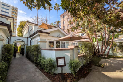 緑に囲まれたバンガロー