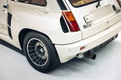 10万3500ユーロ（邦貨換算約1670万円）で落札されたルノー「5 ターボ2」（C）Courtesy of RM Sotheby's