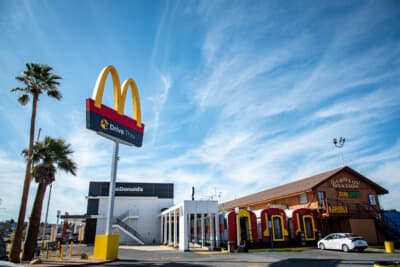 バーストゥのこのマクドナルドは、1980年代には全米最大だった店舗なのだそう