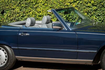 7万8400ドル（邦貨換算約1170万円）で落札されたメルセデス・ベンツ「560SL」（C）Courtesy of RM Sotheby's