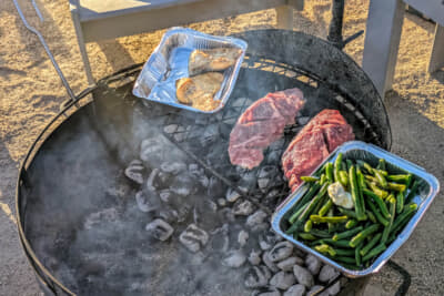 大きい牛肉を焼いて塩コショウを振るだけで、十分以上に美味しいのは、アメリカのBBQの神秘だ