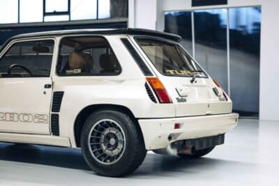 10万3500ユーロ（邦貨換算約1670万円）で落札されたルノー「5 ターボ2」（C）Courtesy of RM Sotheby's