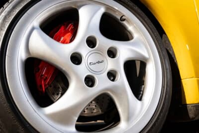 21万8500ユーロ（邦貨換算約3500万円）で落札されたポルシェ「911ターボ クーペ」（C）Courtesy of RM Sotheby's