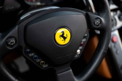 550万ドル～650万ドル（邦貨換算約8億2500万円〜9億7500万円）で現在も販売中のフェラーリ「エンツォ フェラーリ」（C）Courtesy of RM Sotheby's