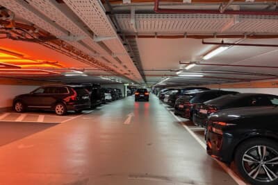 やっとSIXT（シックスト）のパーキングへ到着