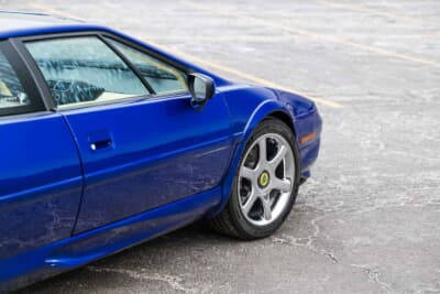 15万1200ドル（邦貨換算約2255万円）で落札されたロータス「エスプリV8」（C）Courtesy of RM Sotheby's