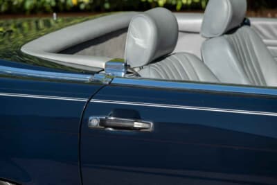 7万8400ドル（邦貨換算約1170万円）で落札されたメルセデス・ベンツ「560SL」（C）Courtesy of RM Sotheby's