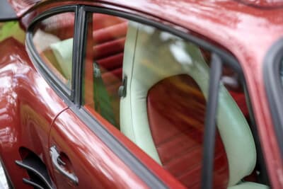 26万2500ユーロ（邦貨換算約4230万円）で落札されたポルシェ「911ターボ フラッハバウ」（C）Courtesy of RM Sotheby's