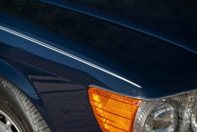 7万8400ドル（邦貨換算約1170万円）で落札されたメルセデス・ベンツ「560SL」（C）Courtesy of RM Sotheby's