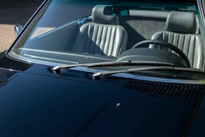 7万8400ドル（邦貨換算約1170万円）で落札されたメルセデス・ベンツ「560SL」（C）Courtesy of RM Sotheby's