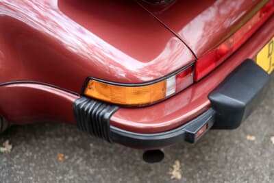 26万2500ユーロ（邦貨換算約4230万円）で落札されたポルシェ「911ターボ フラッハバウ」（C）Courtesy of RM Sotheby's