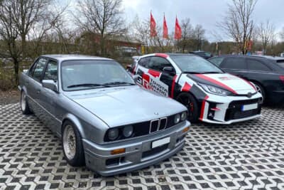 ニュルブルクリンクのツーリスト走行の駐車場。なかなかコアなクルマも