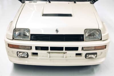 10万3500ユーロ（邦貨換算約1670万円）で落札されたルノー「5 ターボ2」（C）Courtesy of RM Sotheby's