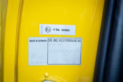 21万8500ユーロ（邦貨換算約3500万円）で落札されたポルシェ「911ターボ クーペ」（C）Courtesy of RM Sotheby's