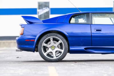 15万1200ドル（邦貨換算約2255万円）で落札されたロータス「エスプリV8」（C）Courtesy of RM Sotheby's