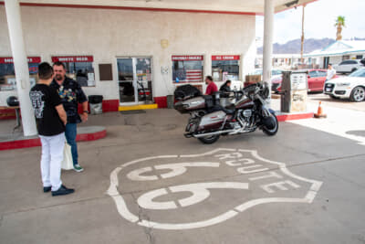 ガスステーションは営業中