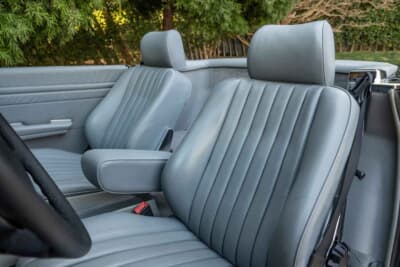 7万8400ドル（邦貨換算約1170万円）で落札されたメルセデス・ベンツ「560SL」（C）Courtesy of RM Sotheby's