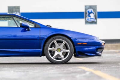 15万1200ドル（邦貨換算約2255万円）で落札されたロータス「エスプリV8」（C）Courtesy of RM Sotheby's