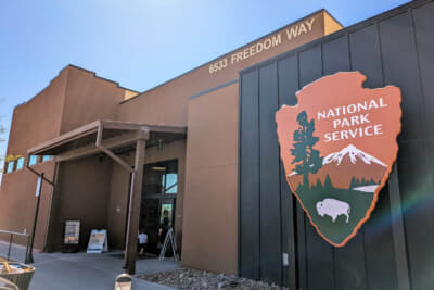 トゥエンティナイン・パームスの町にある、ジョシュアツリー国立公園ビジターセンター