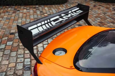 60万ユーロ〜80万ユーロ（邦貨換算約9610万円〜1億2810万円）で現在も販売中のメルセデス・ベンツ「CLK DTM AMG P900 プロトタイプ」（C）Bonhams