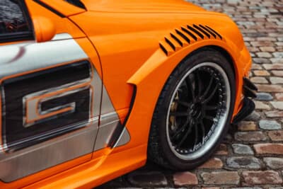 60万ユーロ〜80万ユーロ（邦貨換算約9610万円〜1億2810万円）で現在も販売中のメルセデス・ベンツ「CLK DTM AMG P900 プロトタイプ」（C）Bonhams