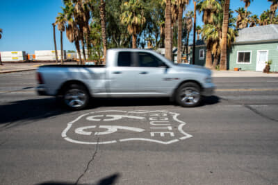 ニードルスの町の随所にルート66サインがある