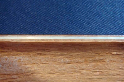 1983年380SELリアドアのアルミ・サンド（白い部分がアルミ・サンド）