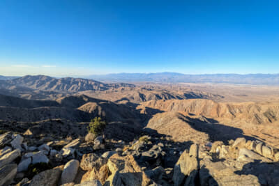 標高約1500m、ジョシュアツリー国立公園で一番高い地点にあるキーズ・ビューからの眺め