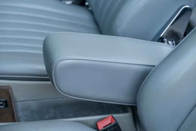 7万8400ドル（邦貨換算約1170万円）で落札されたメルセデス・ベンツ「560SL」（C）Courtesy of RM Sotheby's