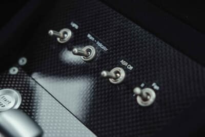 60万ユーロ〜80万ユーロ（邦貨換算約9610万円〜1億2810万円）で現在も販売中のメルセデス・ベンツ「CLK DTM AMG P900 プロトタイプ」（C）Bonhams