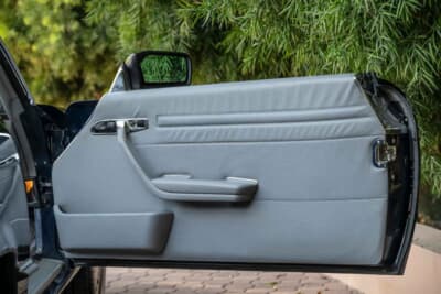 7万8400ドル（邦貨換算約1170万円）で落札されたメルセデス・ベンツ「560SL」（C）Courtesy of RM Sotheby's