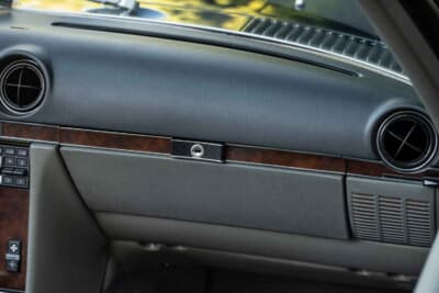 7万8400ドル（邦貨換算約1170万円）で落札されたメルセデス・ベンツ「560SL」（C）Courtesy of RM Sotheby's