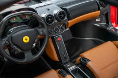 550万ドル～650万ドル（邦貨換算約8億2500万円〜9億7500万円）で現在も販売中のフェラーリ「エンツォ フェラーリ」（C）Courtesy of RM Sotheby's