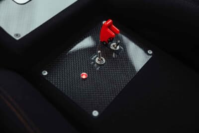 60万ユーロ〜80万ユーロ（邦貨換算約9610万円〜1億2810万円）で現在も販売中のメルセデス・ベンツ「CLK DTM AMG P900 プロトタイプ」（C）Bonhams