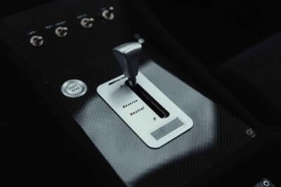 60万ユーロ〜80万ユーロ（邦貨換算約9610万円〜1億2810万円）で現在も販売中のメルセデス・ベンツ「CLK DTM AMG P900 プロトタイプ」（C）Bonhams