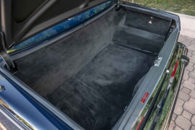 7万8400ドル（邦貨換算約1170万円）で落札されたメルセデス・ベンツ「560SL」（C）Courtesy of RM Sotheby's