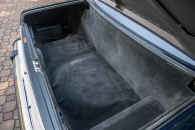 7万8400ドル（邦貨換算約1170万円）で落札されたメルセデス・ベンツ「560SL」（C）Courtesy of RM Sotheby's