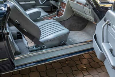 7万8400ドル（邦貨換算約1170万円）で落札されたメルセデス・ベンツ「560SL」（C）Courtesy of RM Sotheby's