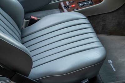 7万8400ドル（邦貨換算約1170万円）で落札されたメルセデス・ベンツ「560SL」（C）Courtesy of RM Sotheby's