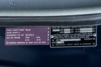 7万8400ドル（邦貨換算約1170万円）で落札されたメルセデス・ベンツ「560SL」（C）Courtesy of RM Sotheby's