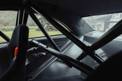 60万ユーロ〜80万ユーロ（邦貨換算約9610万円〜1億2810万円）で現在も販売中のメルセデス・ベンツ「CLK DTM AMG P900 プロトタイプ」（C）Bonhams