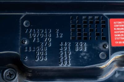 7万8400ドル（邦貨換算約1170万円）で落札されたメルセデス・ベンツ「560SL」（C）Courtesy of RM Sotheby's