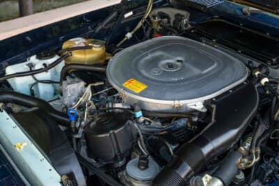 7万8400ドル（邦貨換算約1170万円）で落札されたメルセデス・ベンツ「560SL」（C）Courtesy of RM Sotheby's